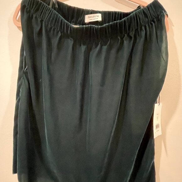 Bailey / 44 Off Shoulder Velvet Look Emerald Green Shirt Top Size XS NWT $138 - Picture 1 of 4